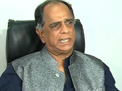 superstars would not be seen drinking or smoking on silver screen, pahlaj nihlani | पहलाज निहलानींना आता सिनेमातील 'दारू-सिगारेट'पासून समस्या superstars would not be seen drinking or smoking on silver screen, pahlaj nihlani | पहलाज निहलानींना आता सिनेमातील 'दारू-सिगारेट'पासून समस्या